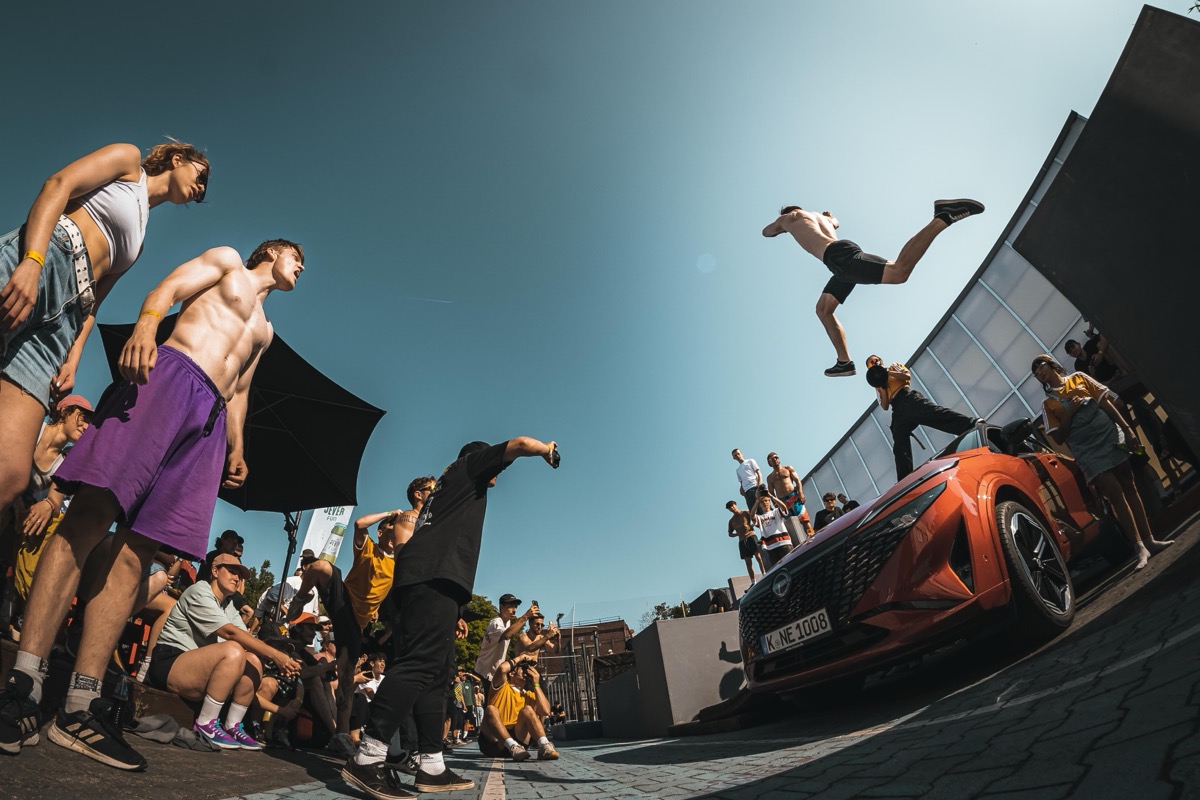 Spectators and community members watching the STR!DE Berlin 2025 competitions